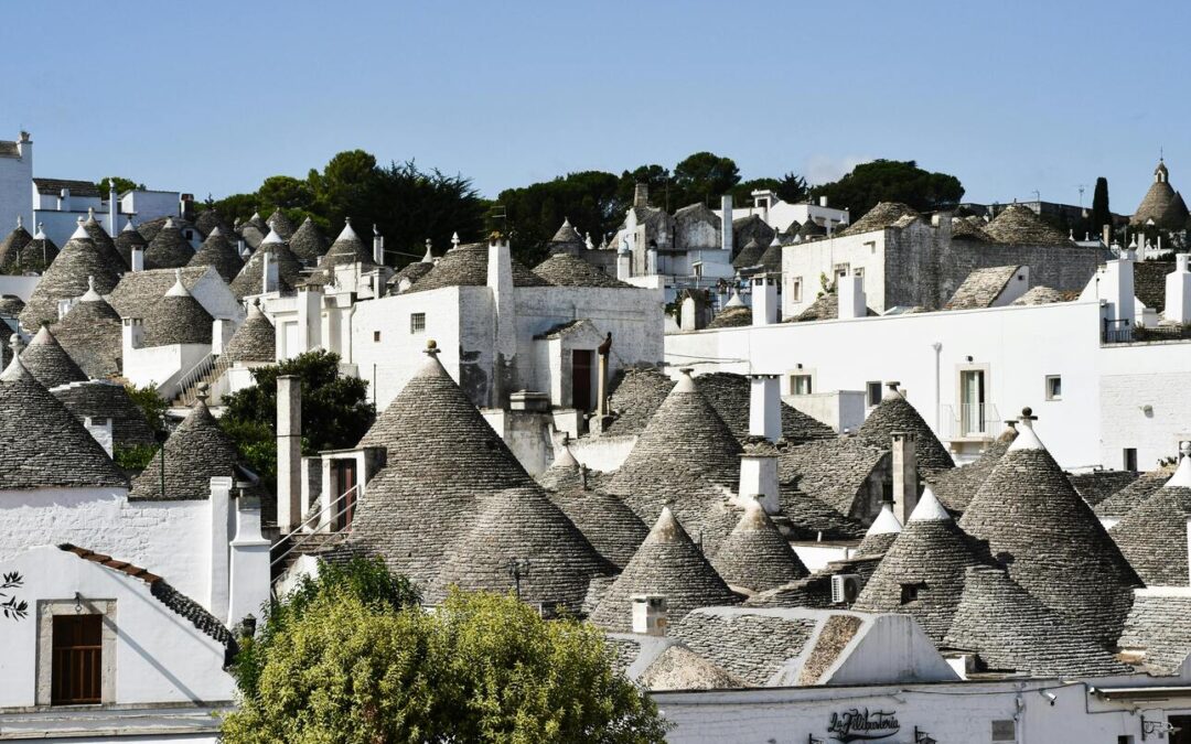 Il fenomeno Alberobello: tra storia, segreti dei Trulli e il boom del turismo in Valle d’Itria